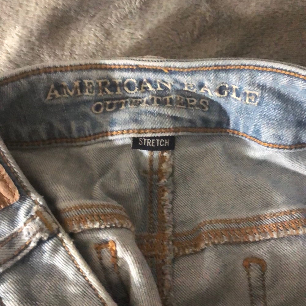AEO stretch tomgirl button fly hole jeans - Picture 5 of 6